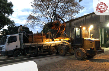 Portal Elo Materia Carregadeira SEM agiliza trabalho da Casa do Cerqueiro com eucalipto tratado